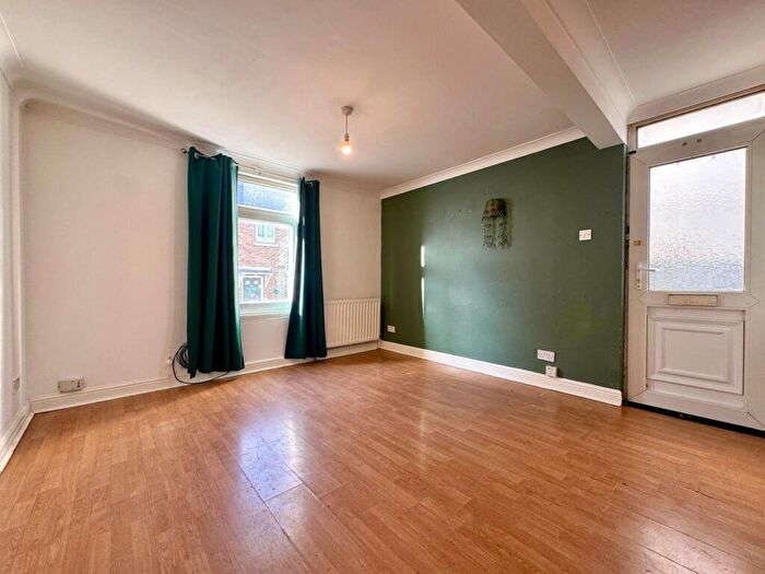 2 Bedroom End Of Terrace House To Rent In Gorst Street, Gillingham, ME7