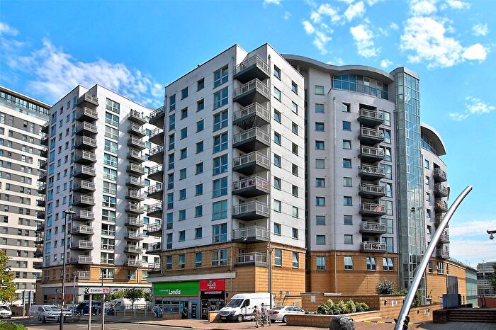2 Bedroom Flat To Rent In Alencon Link, Basingstoke, Hampshire, RG21