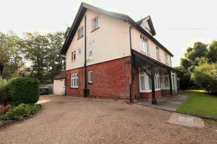 2 Bedroom Apartment To Rent In Highfield Road, West Byfleet, KT14