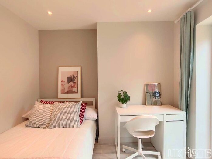 2 Bedroom Flat To Rent In Villiers Road, Kingston Upon Thames, Surrey, KT1