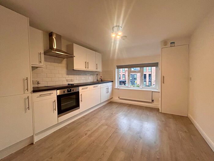 2 Bedroom Maisonette For Sale In St. Albans Road, Watford, WD25