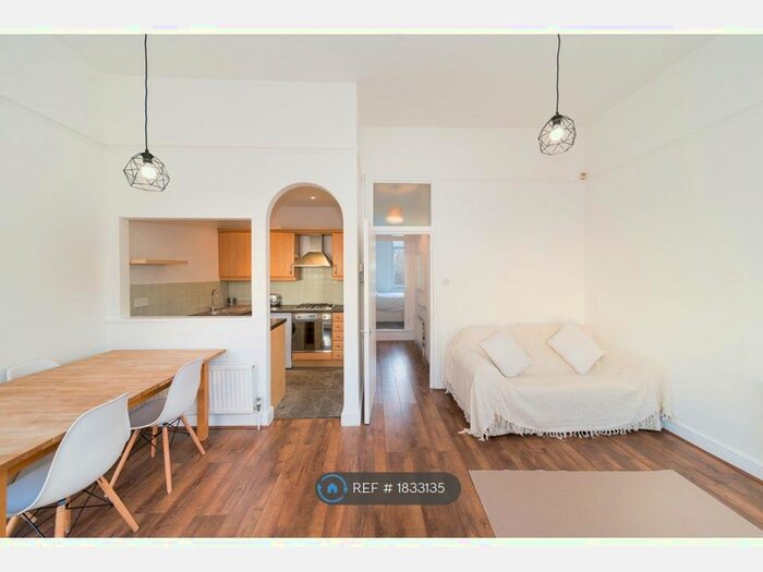 1 Bedroom Flat To Rent In Barton Road, London, W14