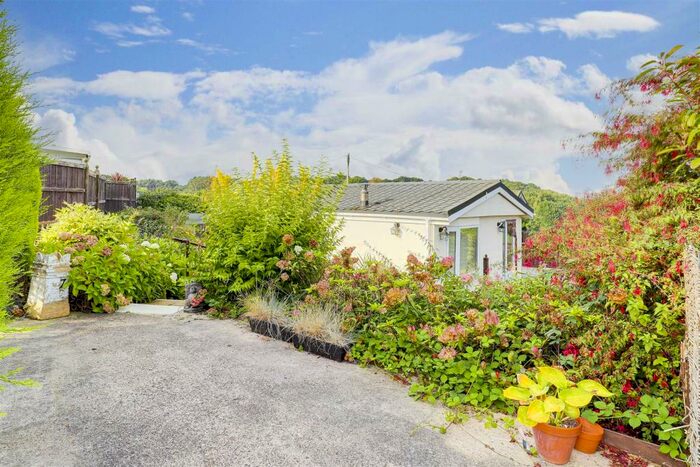 2 Bedroom Park Home For Sale In Sunrise Avenue, Killarney Park, Nottinghamshire, NG6