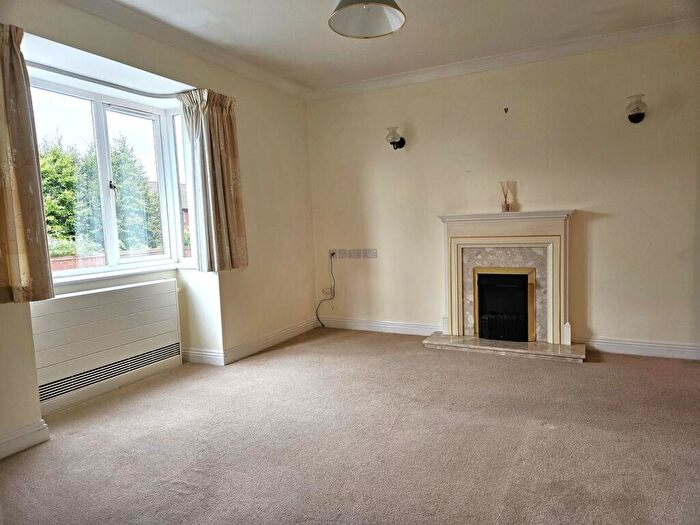 2 Bedroom Retirement Property For Sale In Hancock Drive, Luton, LU2