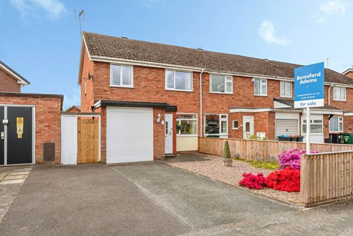 3 Bedroom End Of Terrace House For Sale In Oldfield Drive, Vicars Cross, Chester, Cheshire, CH3