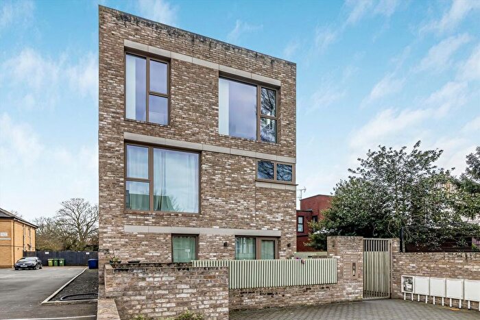 1 Bedroom Flat For Sale In Uxbridge Road, Hanwell, W7