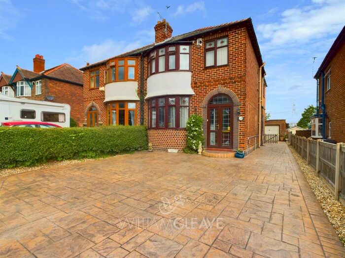 3 Bedroom Semi-Detached House For Sale In Kelsterton Road, Connah's Quay, Deeside, CH5