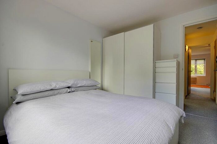1 Bedroom Flat For Sale In Maltby Drive, Enfield, EN1