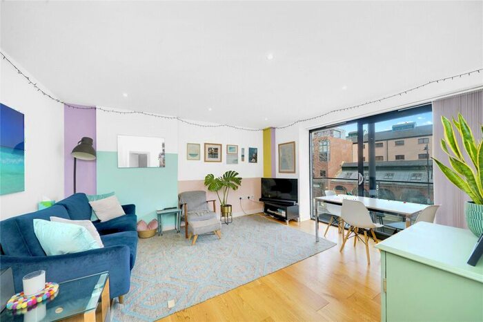 2 Bedroom Apartment To Rent In - Kingsland Road, E2