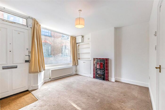 1 Bedroom Flat To Rent In Summer Road, Thames Ditton, Surrey, KT7