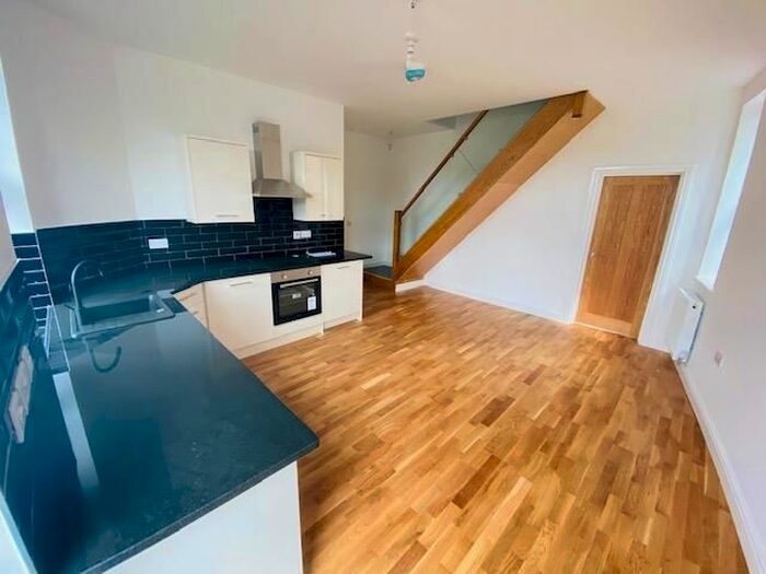 2 Bedroom Flat To Rent In Moorhead Lane, Saltaire, Shipley BD18