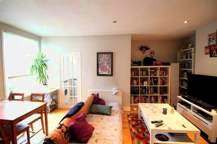 2 Bedroom Flat To Rent In Josephine Avenue, London SW2