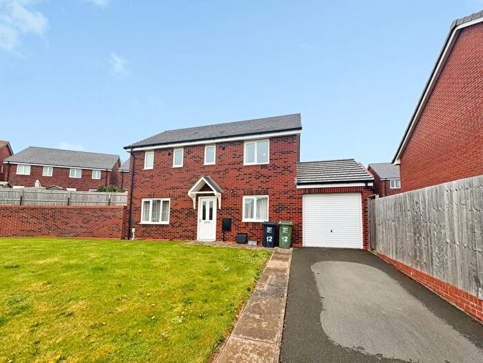 3 Bedroom Property To Rent In Ingram Close, Redditch, B97