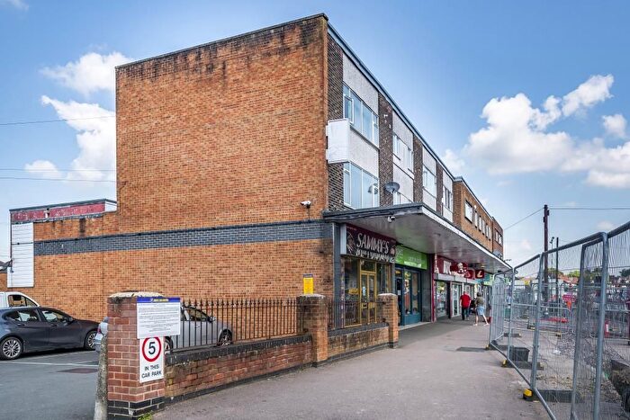 2 Bedroom Maisonette For Sale In Clive Parade, Swindon, SN2