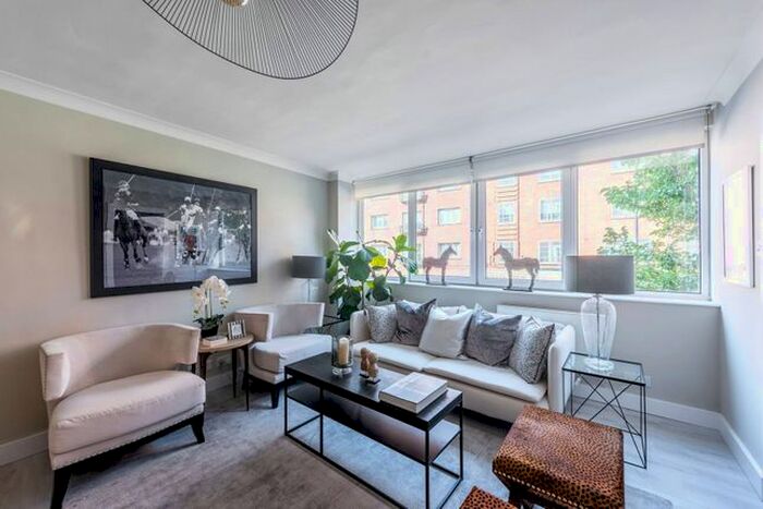 1 Bedroom Flat To Rent In Lower Sloane Street, Chelsea, London, SW1W