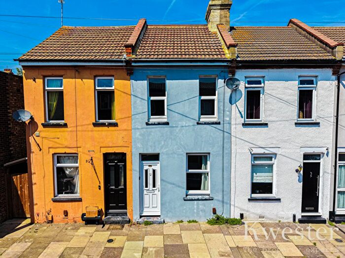 2 Bedroom Terraced House To Rent In Fernbrook Avenue, Southend-On-Sea, SS1