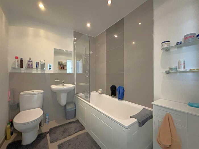 3 Bedroom End Of Terrace House For Sale In Friars Close, Peacehaven, BN10