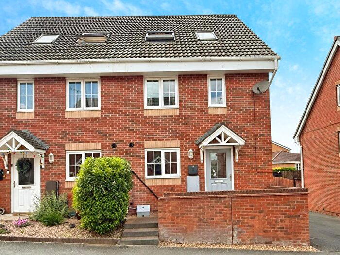 4 Bedroom Semi-Detached House For Sale In Fencote Road, Hamilton, LE5