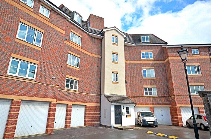 2 Bedroom Apartment For Sale In Bath Road, Slough, Berkshire, SL1