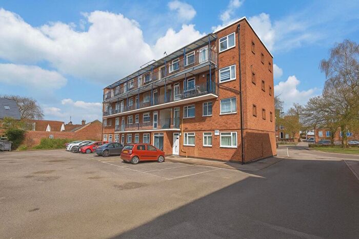 2 Bedroom Flat For Sale In High Street South, Dunstable, LU6