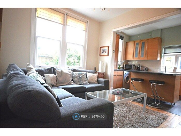 2 Bedroom Maisonette To Rent In Crescent Road, London, N22