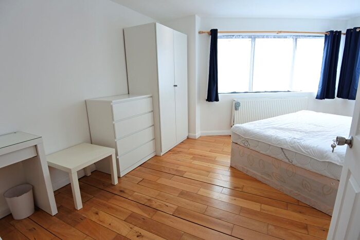 3 Bedroom Flat To Rent In Broadway, Ealing, W13