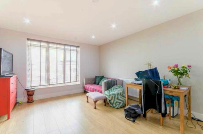 1 Bedroom Flat To Rent In High Road, North Finchley, London N12