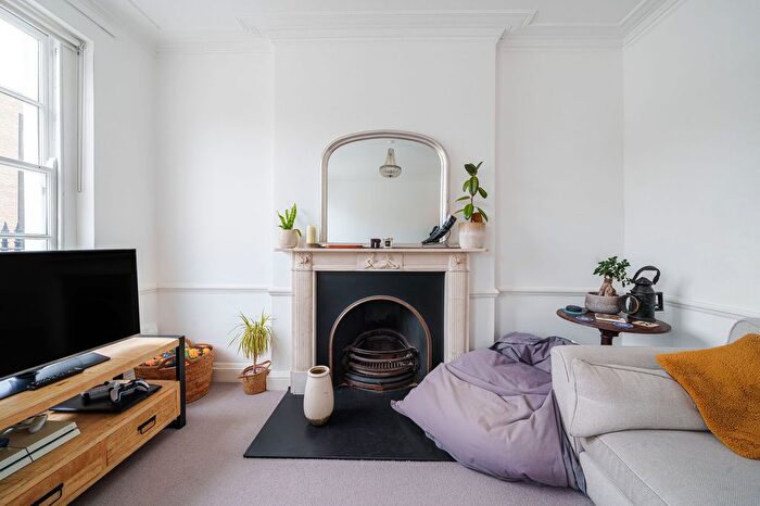 1 Bedroom Flat To Rent In Kennington Road, London, SE11