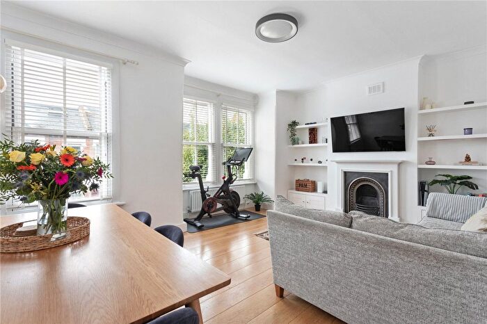 2 Bedroom Maisonette For Sale In Sellincourt Road, London, SW17