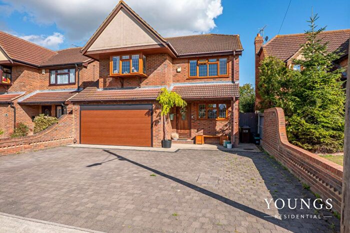 4 Bedroom Detached House For Sale In Labworth Road, Canvey Island, SS8