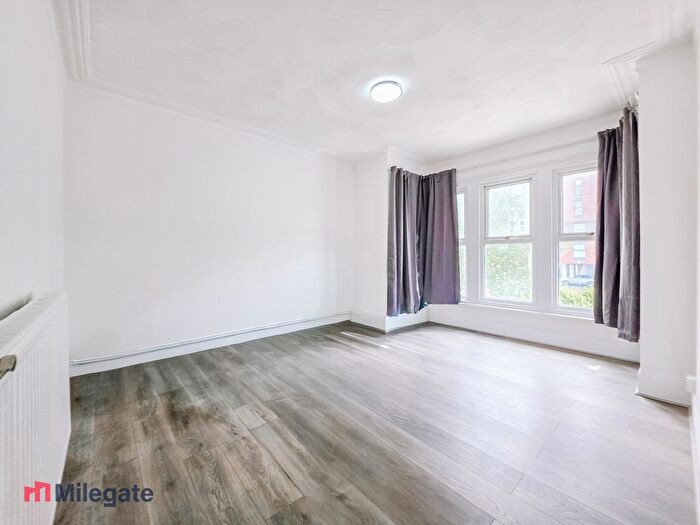 3 Bedroom Flat To Rent In Baxter Avenue, Southend-On-Sea, SS2