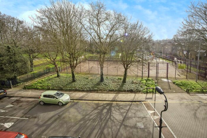 2 Bedroom Flat For Sale In Reaston Street, London, SE14