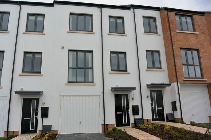 3 Bedroom Semi-Detached House To Rent In Summering Close, Okehampton, EX20