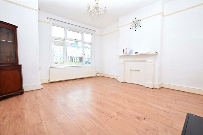 4 Bedroom Terraced House To Rent In Green Lane, Ilford, IG3