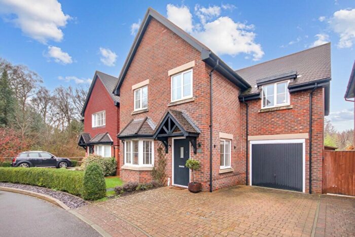 3 Bedroom Detached House For Sale In Wychwood Place, RH10