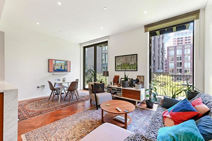 3 Bedroom Apartment For Sale In Ambassador Building, Embassy Gardens, SW11