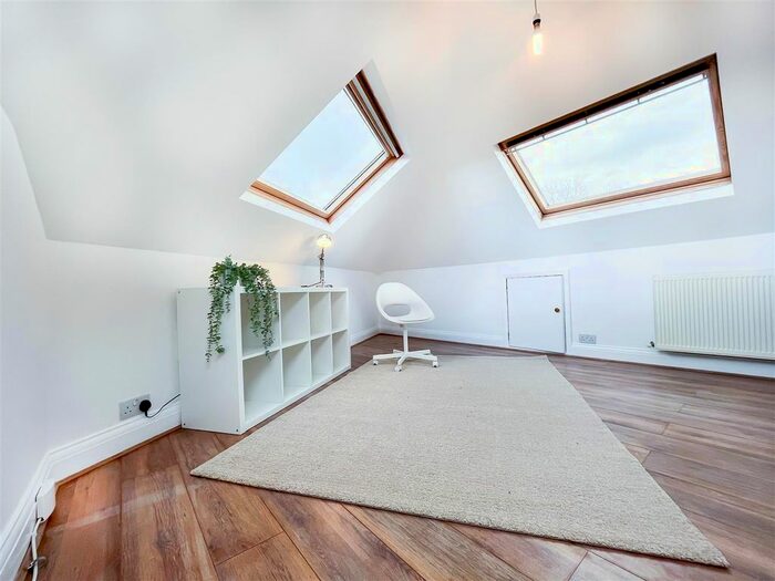 2 Bedroom Flat To Rent In Sutton Court Road, Chiswick, W4