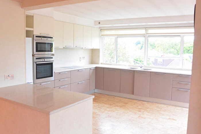 3 Bedroom Apartment To Rent In Woodlands, London, NW11