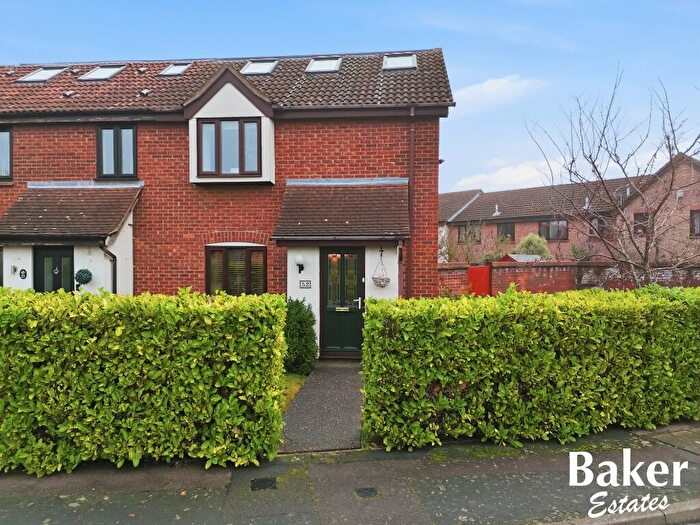 3 Bedroom End Of Terrace House For Sale In Trentbridge Close, Hainault, London, IG6