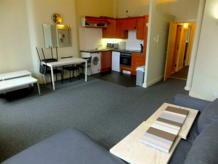 2 Bedroom Apartment To Rent In Portland Street, Manchester, M1