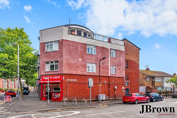 2 Bedroom Flat To Rent In High Road Leyton, London, E10