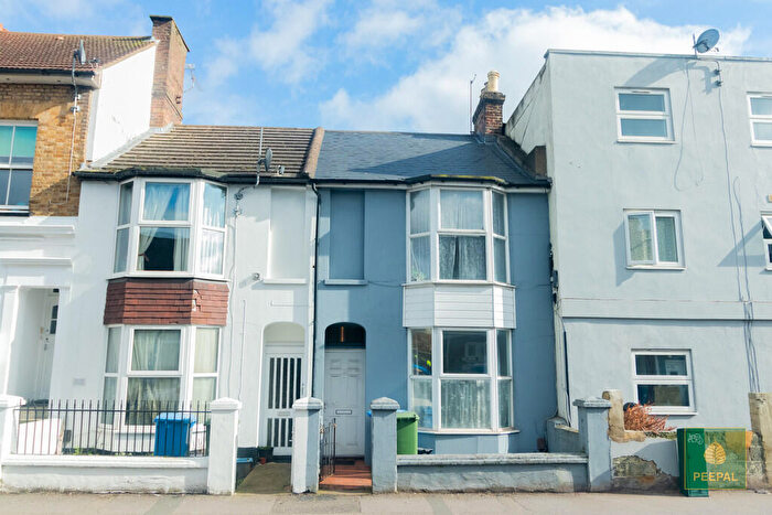 3 Bedroom Terraced House For Sale In Grosvenor Road, Aldershot, Hampmshire, GU11