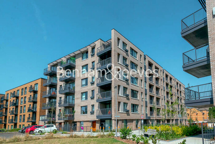 2 Bedroom Flat To Rent In Gullivers Walk, London, SE8