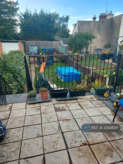 1 Bedroom Flat To Rent In Cambridge Road, Aldershot, GU11