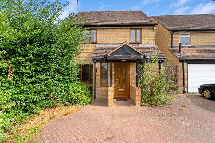 3 Bedroom Detached House For Sale In Oxlease, Witney, OX28