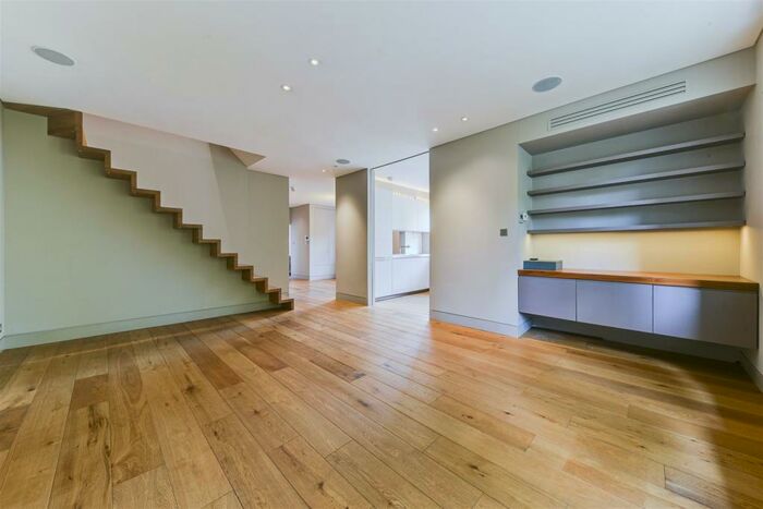 2 Bedroom Maisonette To Rent In Elm Park Gardens, London, SW10