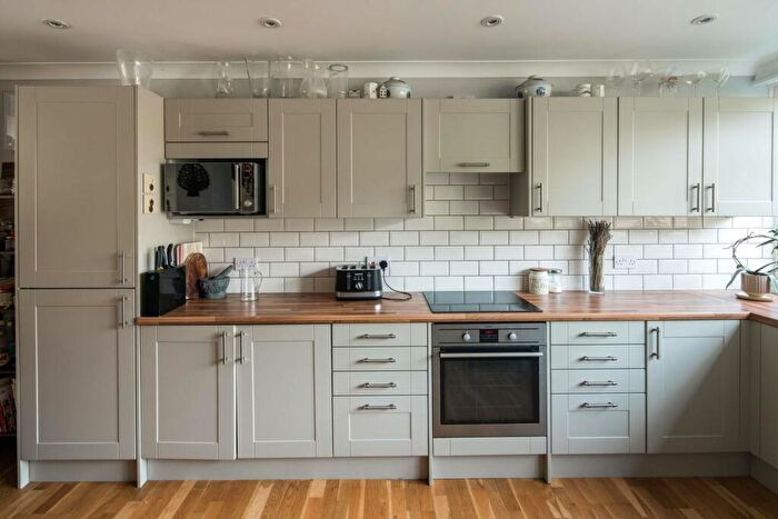 3 Bedroom Terraced House To Rent In Fleming Road, Elephant And Castle, London, SE17