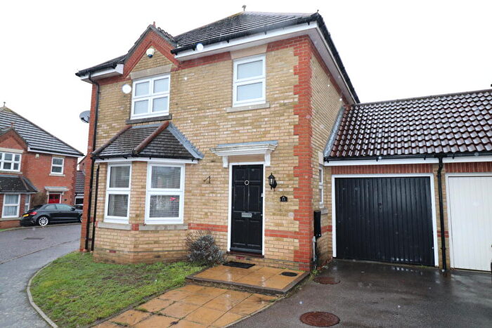 3 Bedroom House To Rent In Quilters Drive - Billericay, CM12