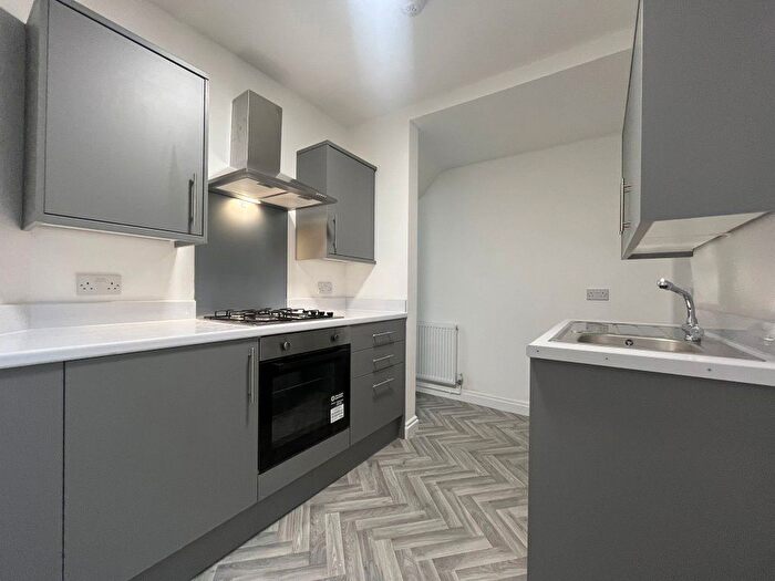 2 Bedroom Flat To Rent In Leeds Road, Blackpool, Lancashire, FY1