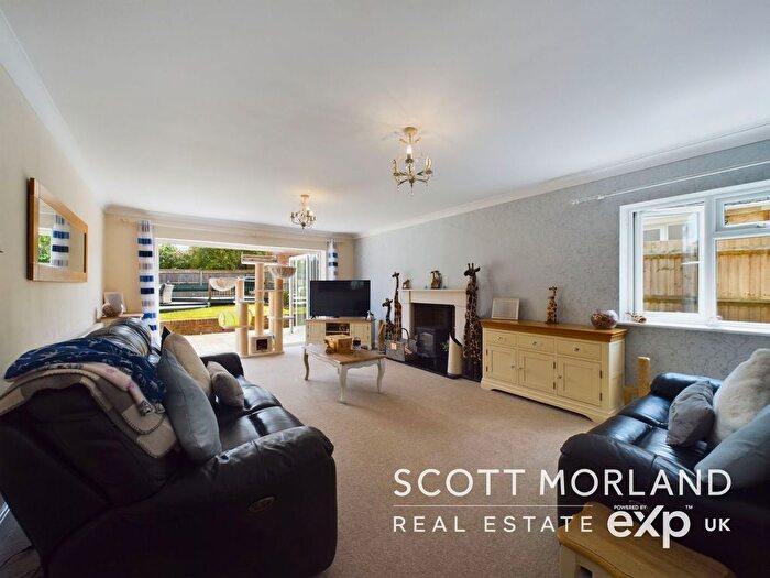 5 Bedroom Detached House For Sale In Old Kempshott Lane, Basingstoke, RG22